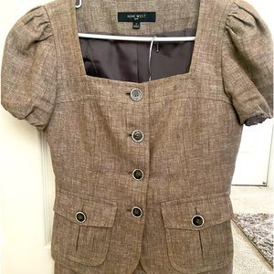 Cute Nine West suit with skirt. Top part of suit is very flattering. Size 2 reg.